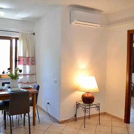 Acquedotto 5d Apartman *